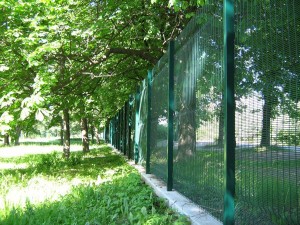 Kokybiškos metalinės tvoros užtikrina saugumą ir ilgą tarnavimo laiką